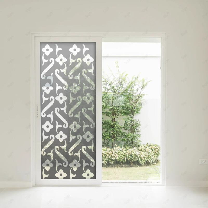 Sandblast aplicado en vidrio con decoración personalizada.