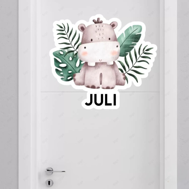 Vinil impreso aplicado en madera con decoración personalizada.