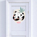 Vinil impreso aplicado en madera con decoración personalizada.