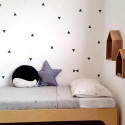 vinil impreso y troquelado aplicado en pared con decoración personalizada.