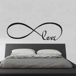 vinil impreso y troquelado aplicado en pared con decoración personalizada.