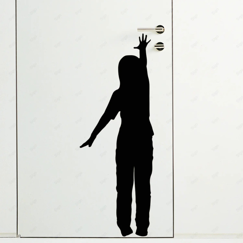 Vinil impreso aplicado en madera con decoración personalizada.