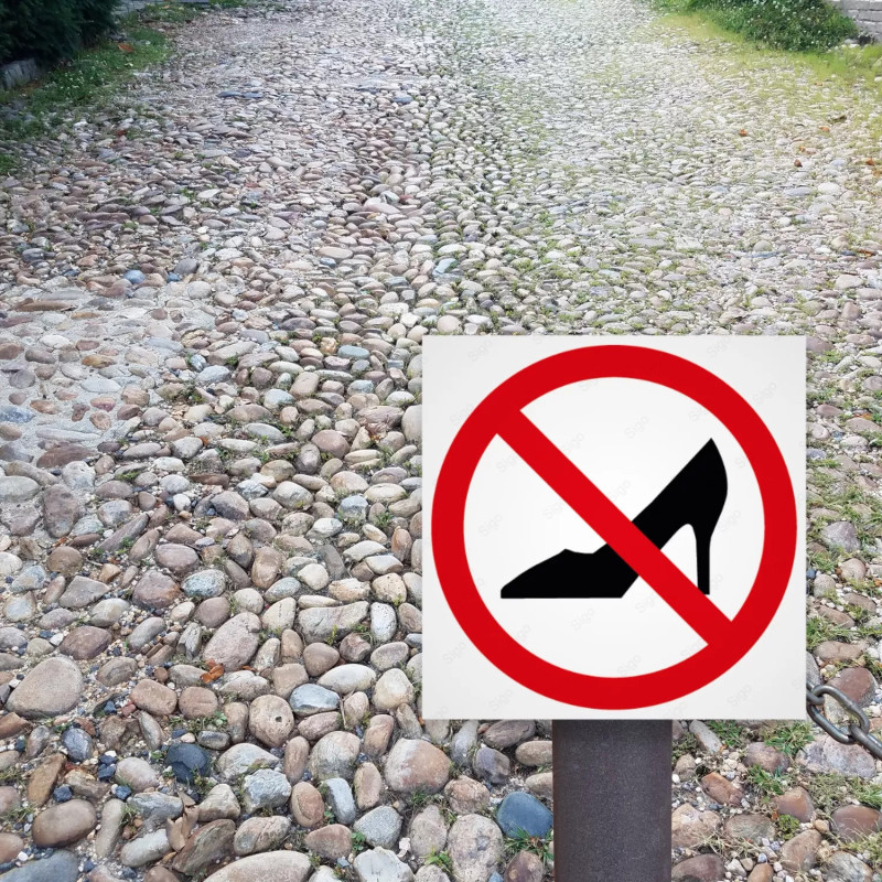 ‣ Prohibido usar tacones - Rótulo de Prohibición | SIGO
