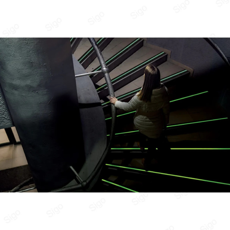 ▶︎ Rollo Cinta Antideslizante Fotoluminicente 2" x 18 Metros | TRUPER